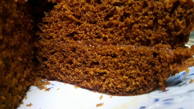 ожке влить кипяток, помешивая довести смесь до нужной консистенции, добавив пару капель лимонного сока.