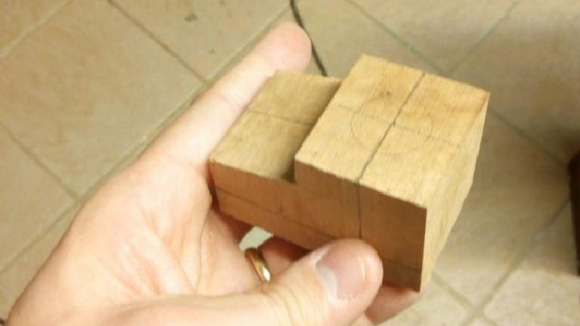 andiamo al trapano a colonna è procediamo a creare il fornello con una vecchia da 20 e il cannello con 7ma punta da 1.