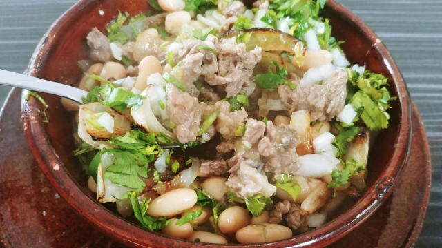  con tortillas de maiz recien hechas y una rica cerveza clara y bien fria!  Firma:😎👔🐺