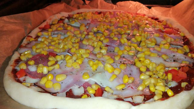 t na teplý místečko. Rozválejte namažte protlakem a ozdobte. Pečte na 190 stupňů. Podávejte 🙂 dobrou chuť...