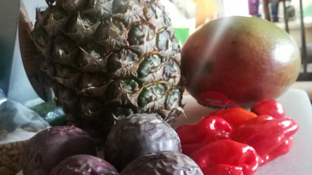 tt habanero i biter (ta ut frøene om du ønsker mindre styrke). Bruk alltid hansker nå du tilbereder habanero!!!!