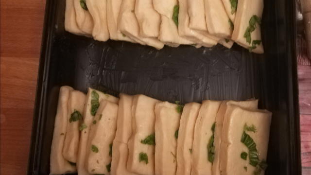  čtverečky. Narovnáte do pekáče a necháte na cca 23 minut v troubě na 180 stupňů.🖤.