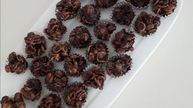 ro izmešati i puniti korpice.